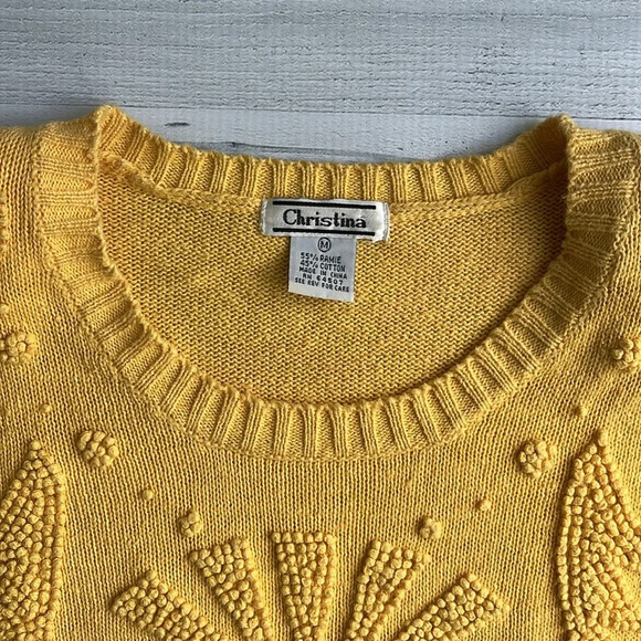 Vintage Yellow Embroidered Short Sleeve Knit Sweater Size M - Picture 4 of 5